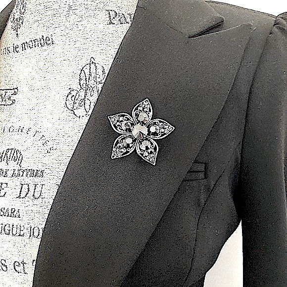 Crystal Flower Brooch - Picture 3 of 5